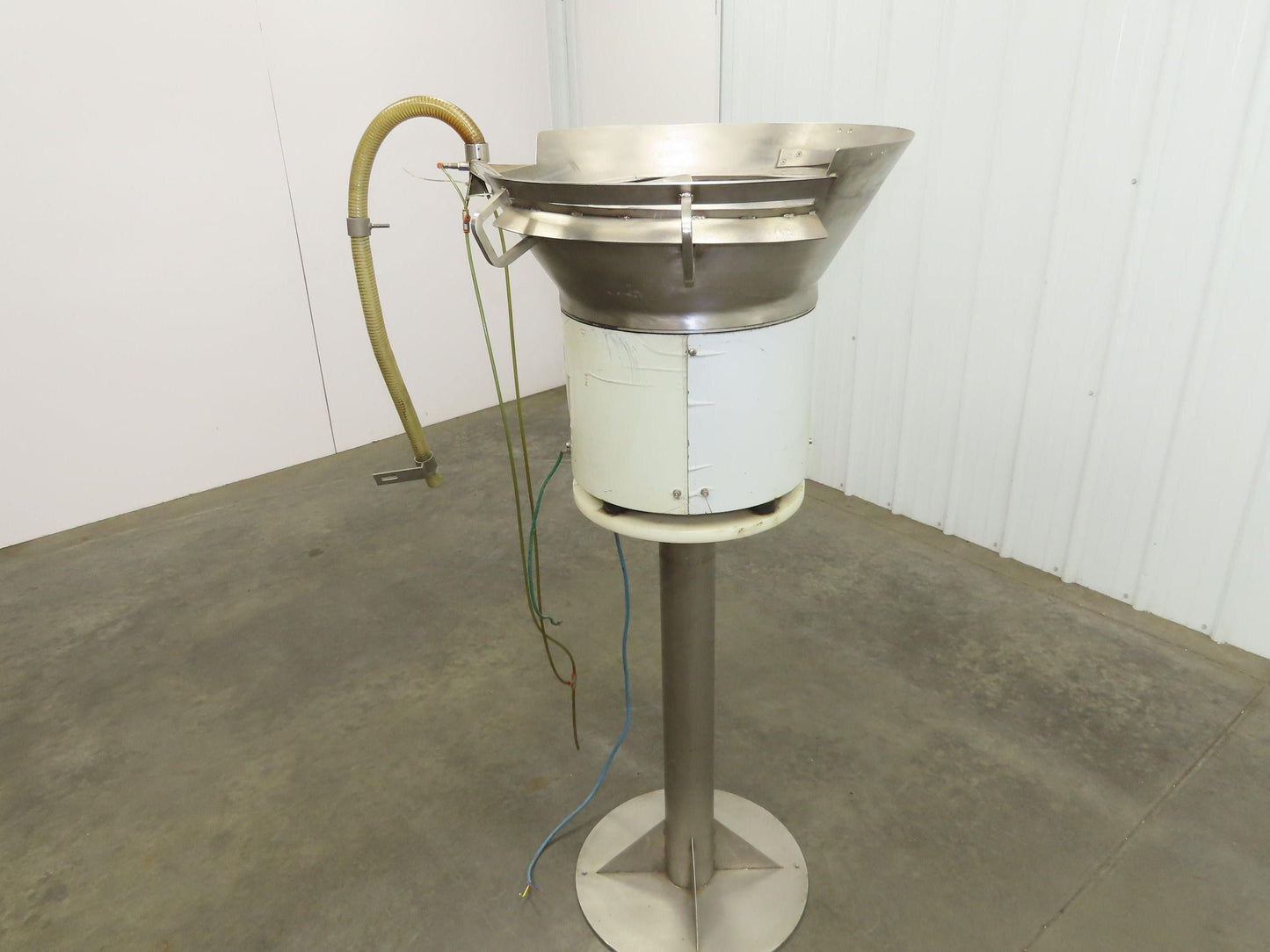 3 Master AO 40D Vibratory Small Parts Feeder 26" Stainless Bowl 115V 60"Pedestal