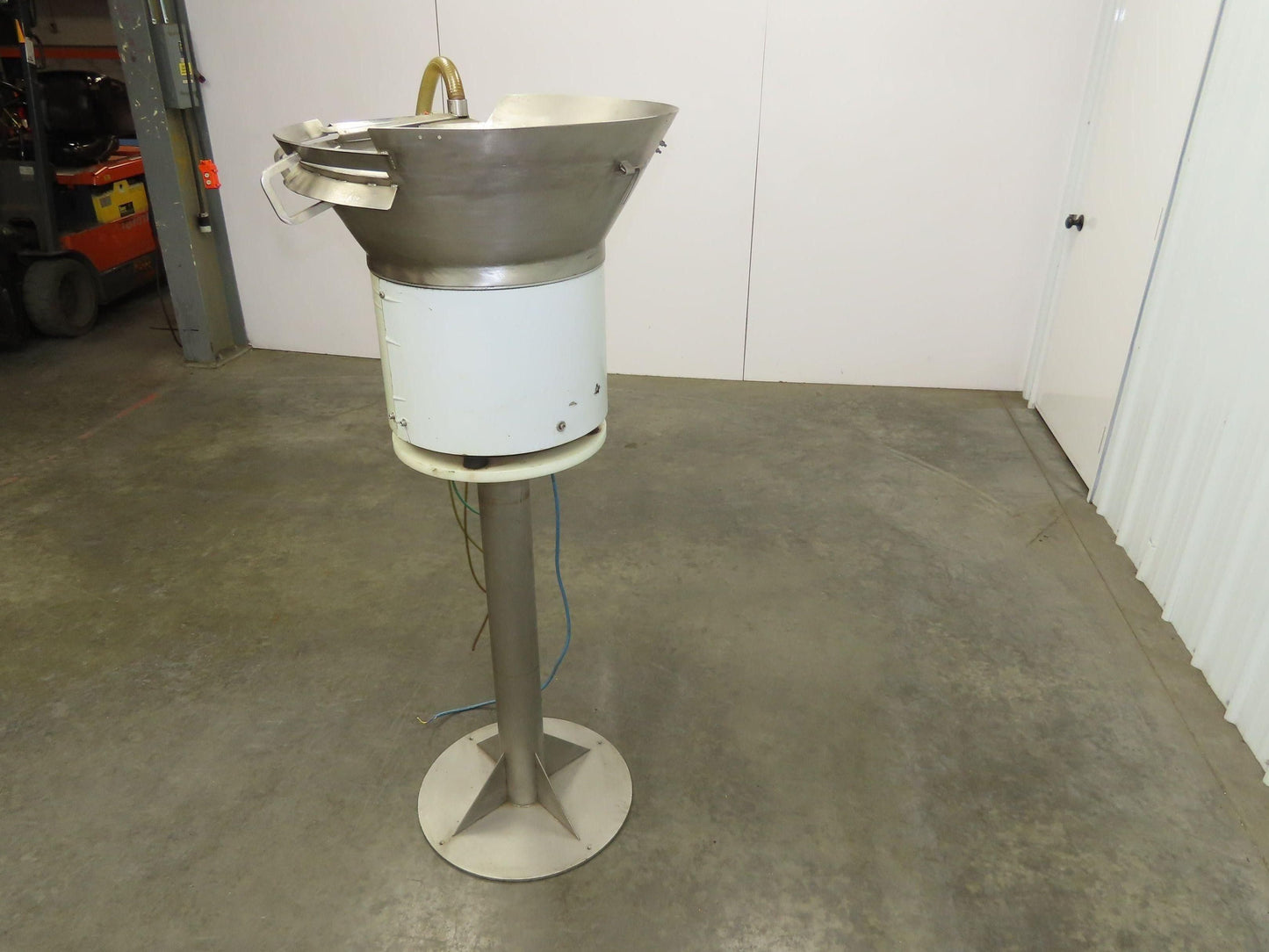 3 Master AO 40D Vibratory Small Parts Feeder 26" Stainless Bowl 115V 60"Pedestal