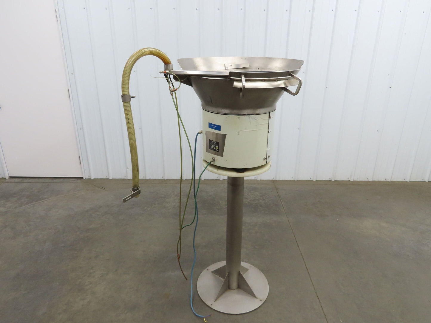 3 Master AO 40D Vibratory Small Parts Feeder 26" Stainless Bowl 115V 60"Pedestal