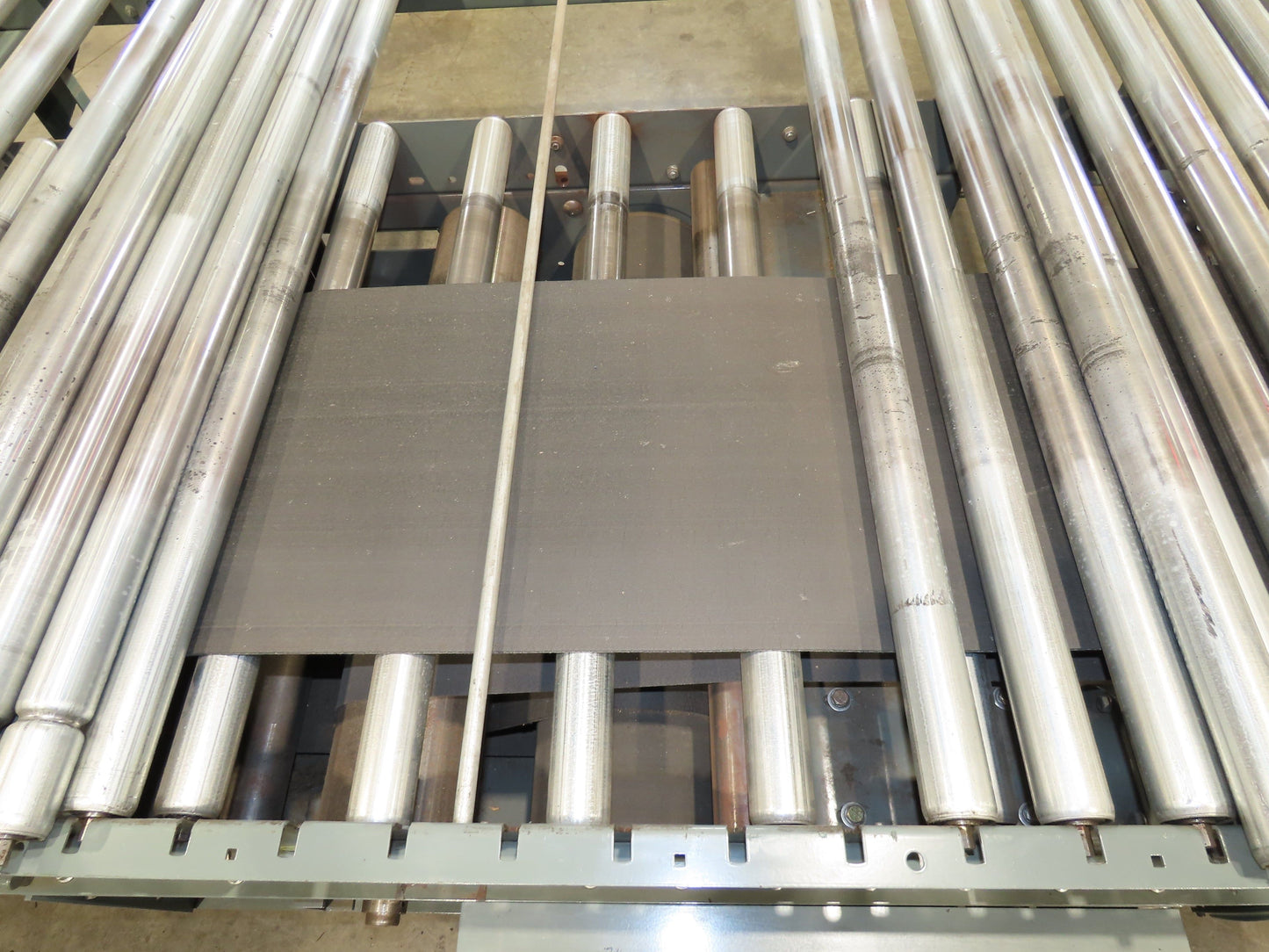 Hytrol 56"x 8' Belt Drive Pallet Conveyor 1.9" Roller 53"BF 460V 123 FPM