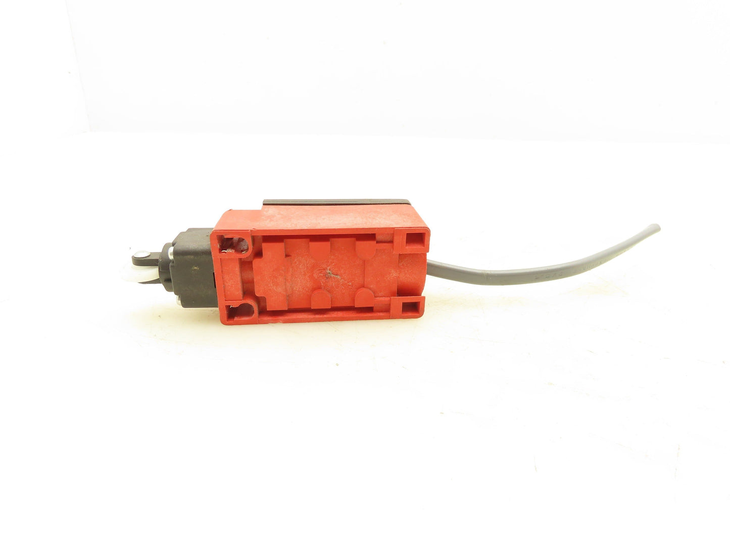 Bernstein I88-UV15Z Plastic Limit Switch Roller Plunger Head 240V 1.5A Lot of 4