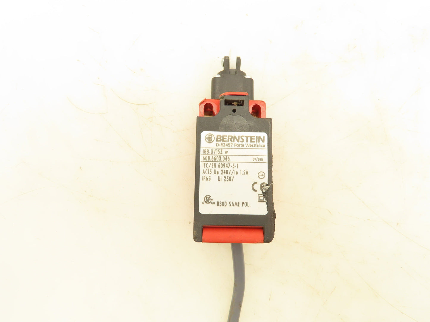 Bernstein I88-UV15Z Plastic Limit Switch Roller Plunger Head 240V 1.5A Lot of 4