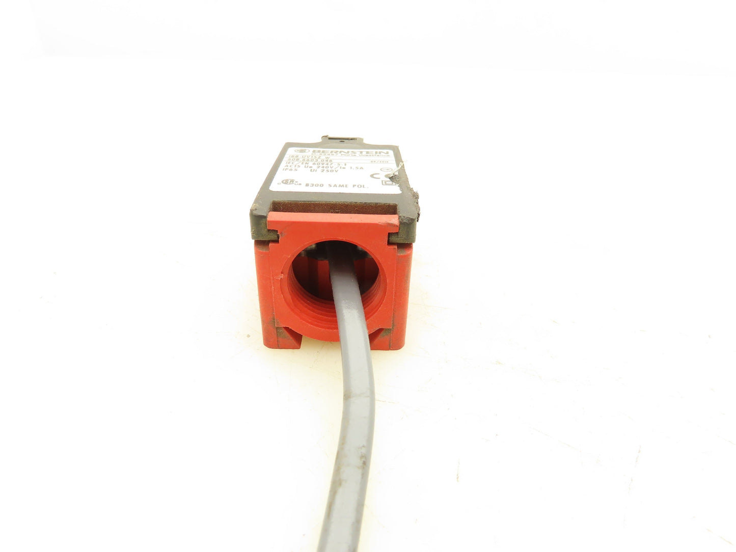 Bernstein I88-UV15Z Plastic Limit Switch Roller Plunger Head 240V 1.5A Lot of 4