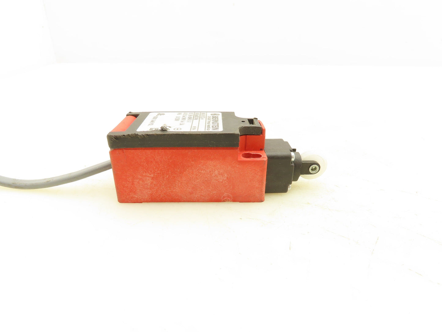 Bernstein I88-UV15Z Plastic Limit Switch Roller Plunger Head 240V 1.5A Lot of 4