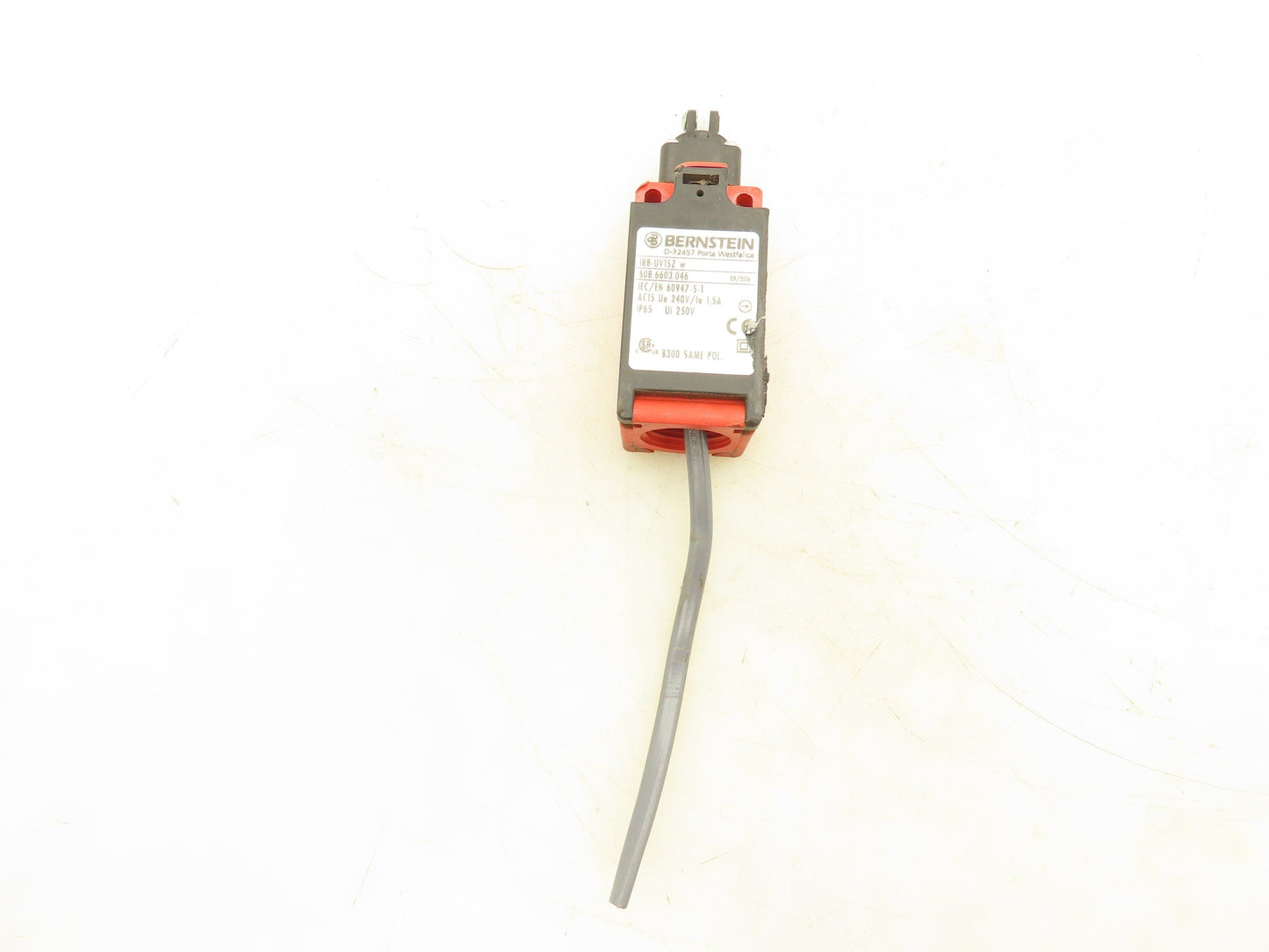 Bernstein I88-UV15Z Plastic Limit Switch Roller Plunger Head 240V 1.5A Lot of 4