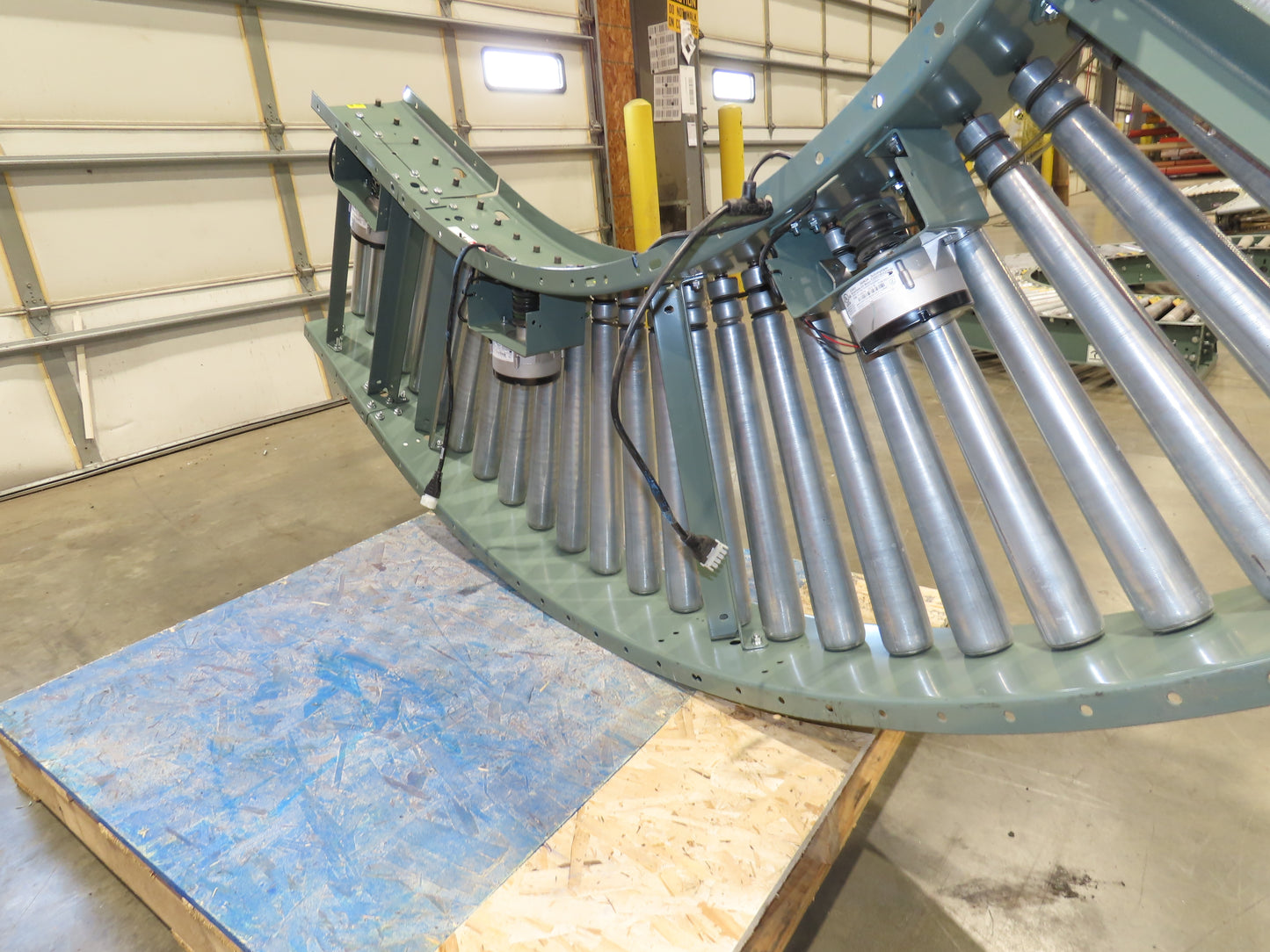 Hytrol 24"x 90° Curve Accumulation Roller Conveyor 21"BF O-Ring Belt Drive 24VDC