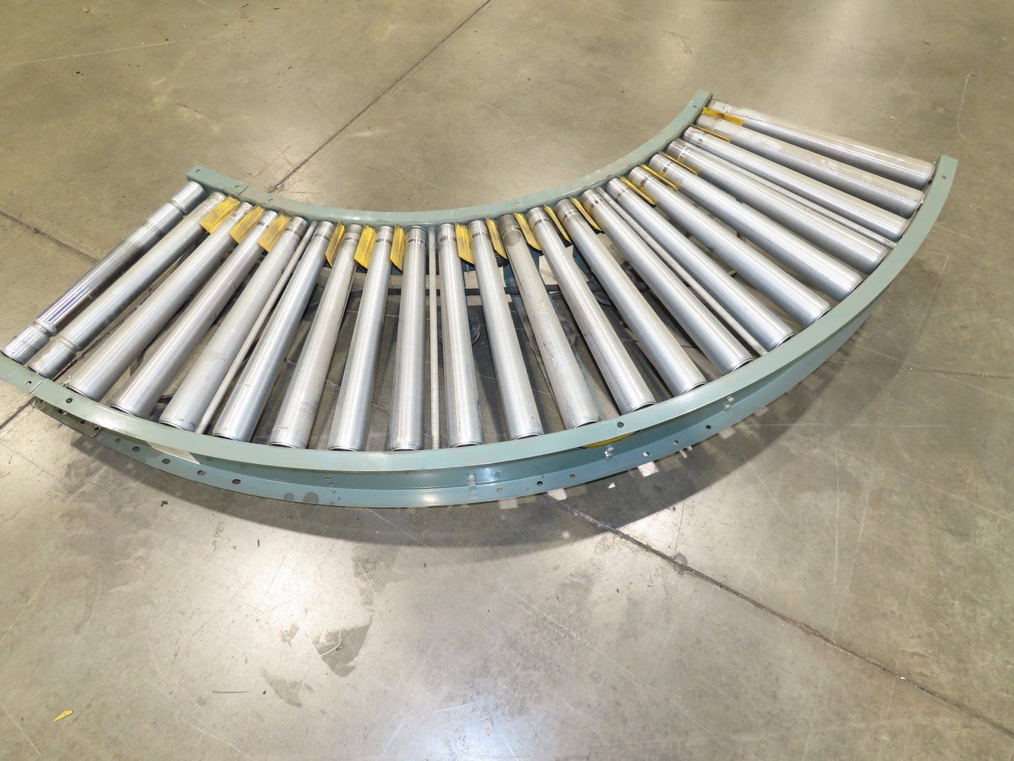 Hytrol 24"x 90° Curve Accumulation Roller Conveyor 21"BF V-Belt Slave Drive