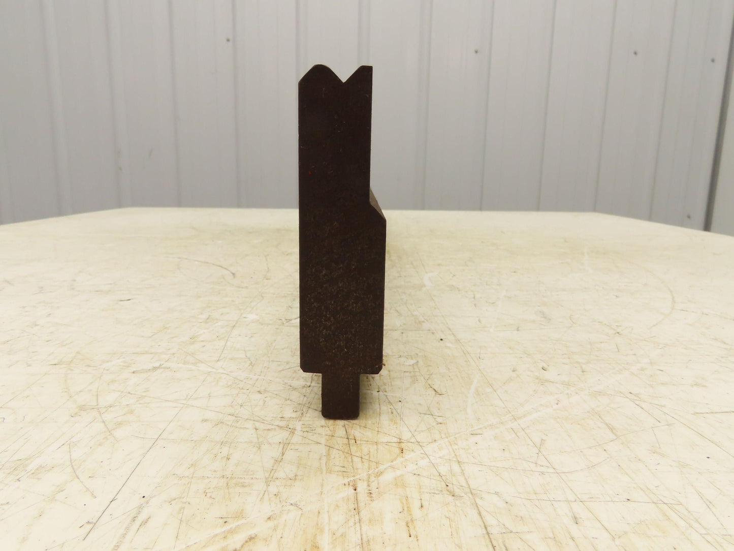 Press Brake Die 32-1/4" Long 90° V 3/8" W 3/16" D31-3/4" H 1/2" Tang