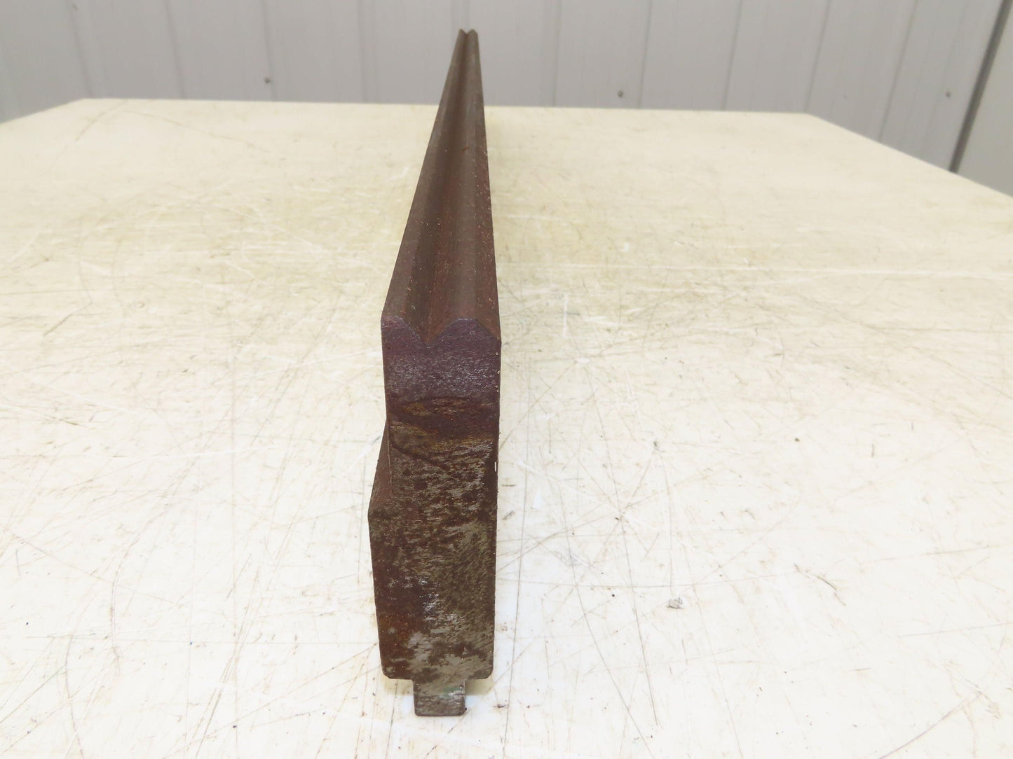 Press Brake Die 32-1/4" Long 90° V 3/8" W 3/16" D31-3/4" H 1/2" Tang