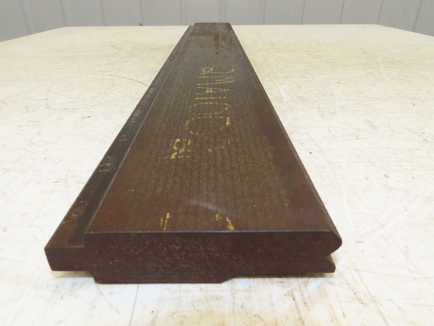 Press Brake Die 32-1/4" Long 90° V 3/8" W 3/16" D31-3/4" H 1/2" Tang