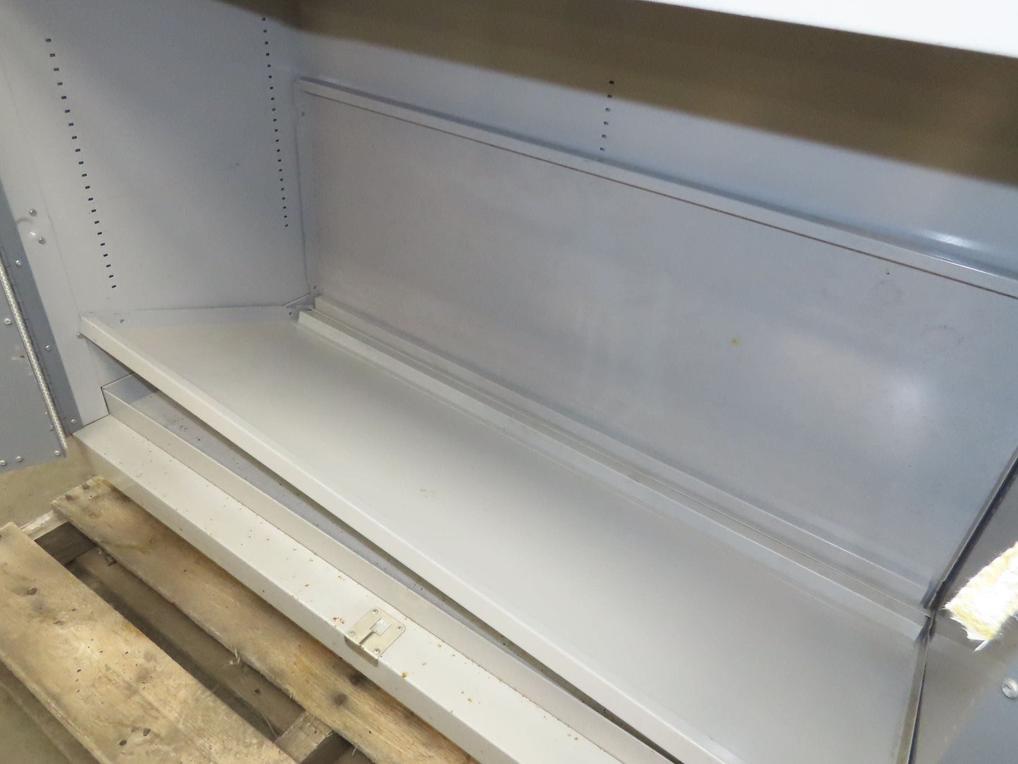 New England Lab 1512011 Insulated Solvent Cabinet 48x22x34" Fire Proof 100 Liter