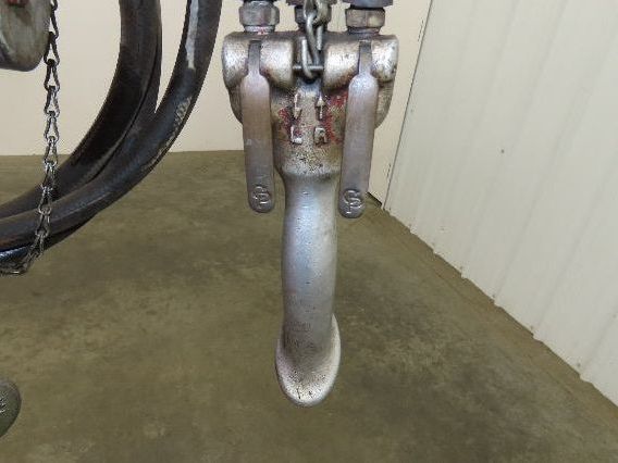 Chicago Pneumatic 1/2 Ton 1000Lb Power Vane Air Chain Hoist 10' 3" Lift Pendant