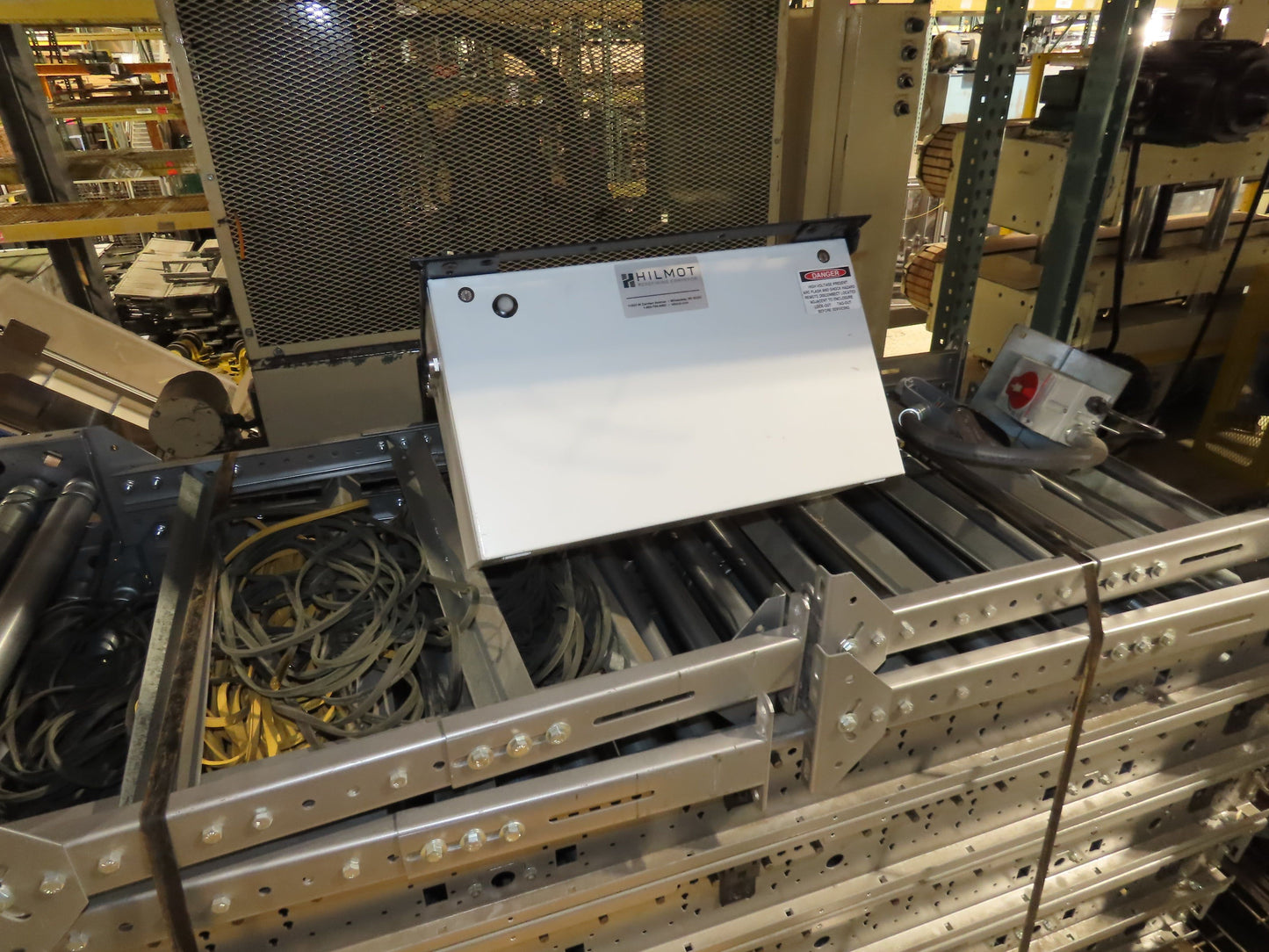 Hilmot 30"x 126' MDR 24VDC Motorized Roller Conveyor 27"BF Variable Speed Zones