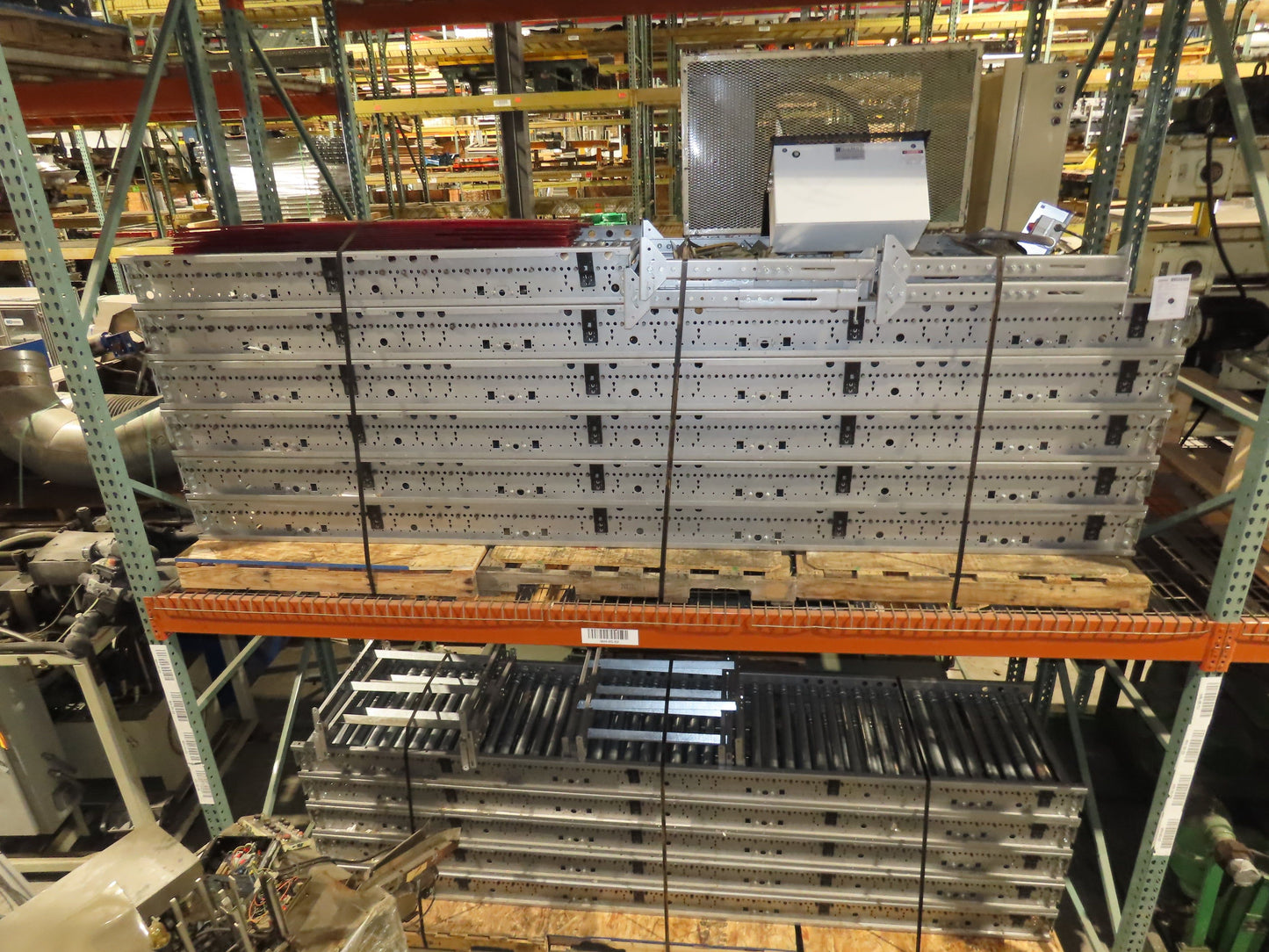 Hilmot 30"x 126' MDR 24VDC Motorized Roller Conveyor 27"BF Variable Speed Zones