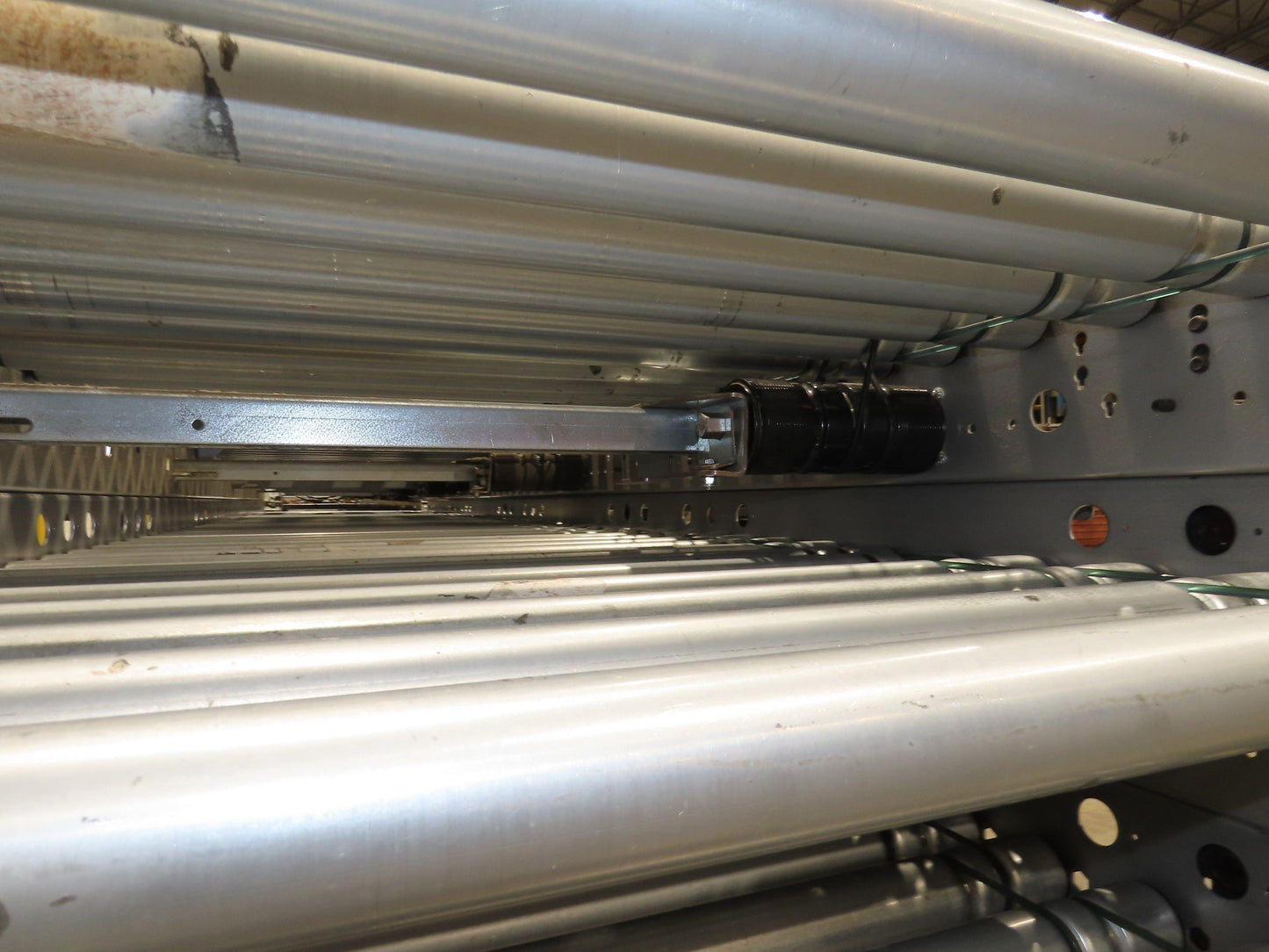 Hilmot 30"x 126' MDR 24VDC Motorized Roller Conveyor 27"BF Variable Speed Zones