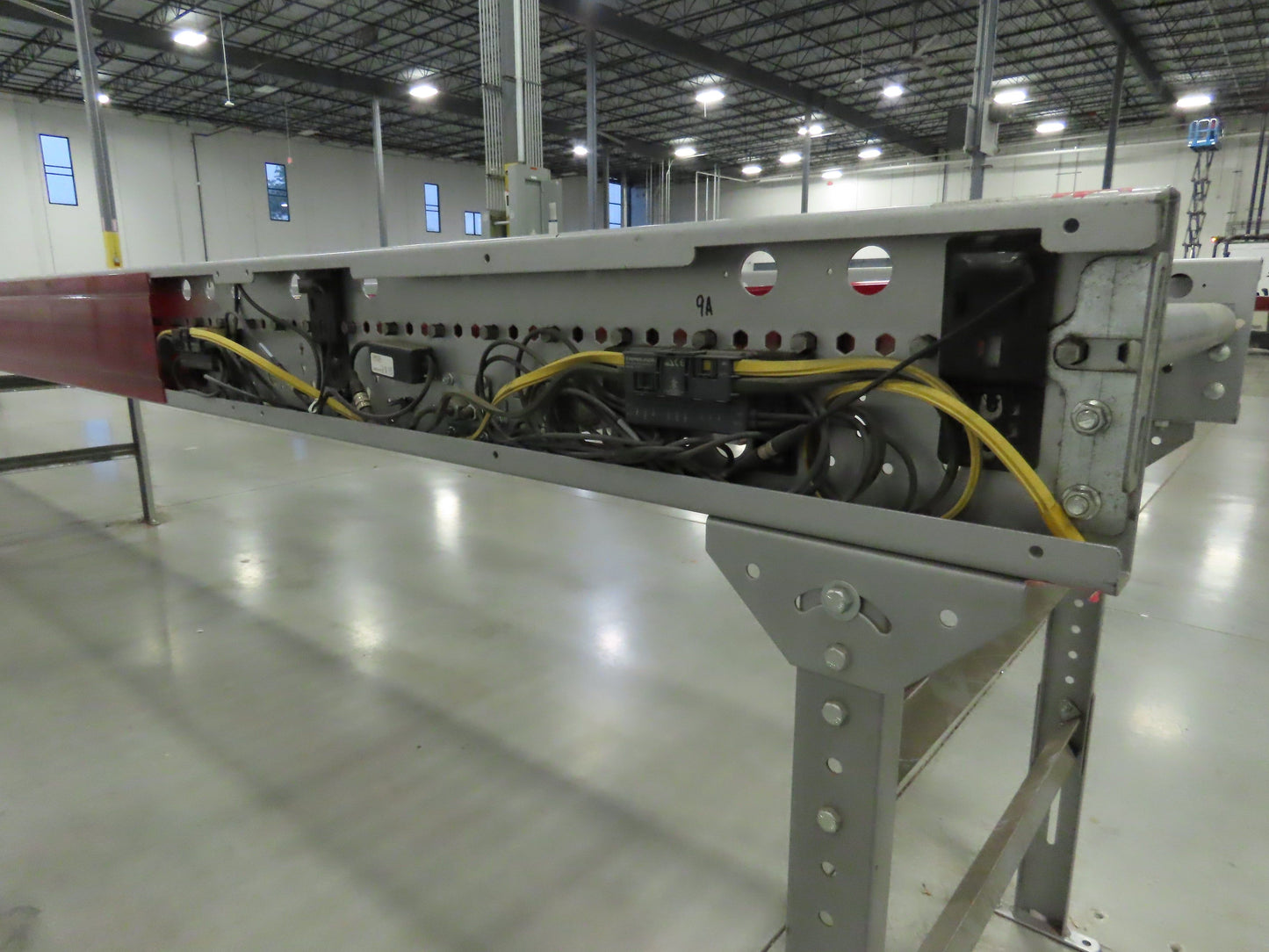 Hilmot 30"x 126' MDR 24VDC Motorized Roller Conveyor 27"BF Variable Speed Zones