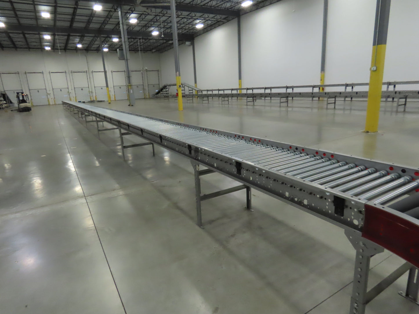 Hilmot 30"x 126' MDR 24VDC Motorized Roller Conveyor 27"BF Variable Speed Zones