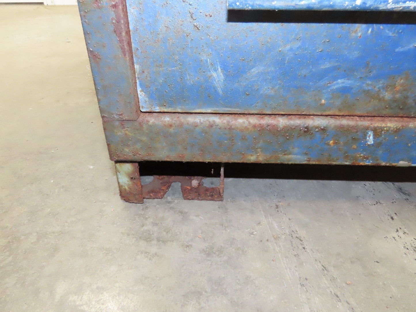 Stanley Vidmar Tool Cabinet 4 Drawer 28x30x33" Blue Lista Lyon Rust Rough