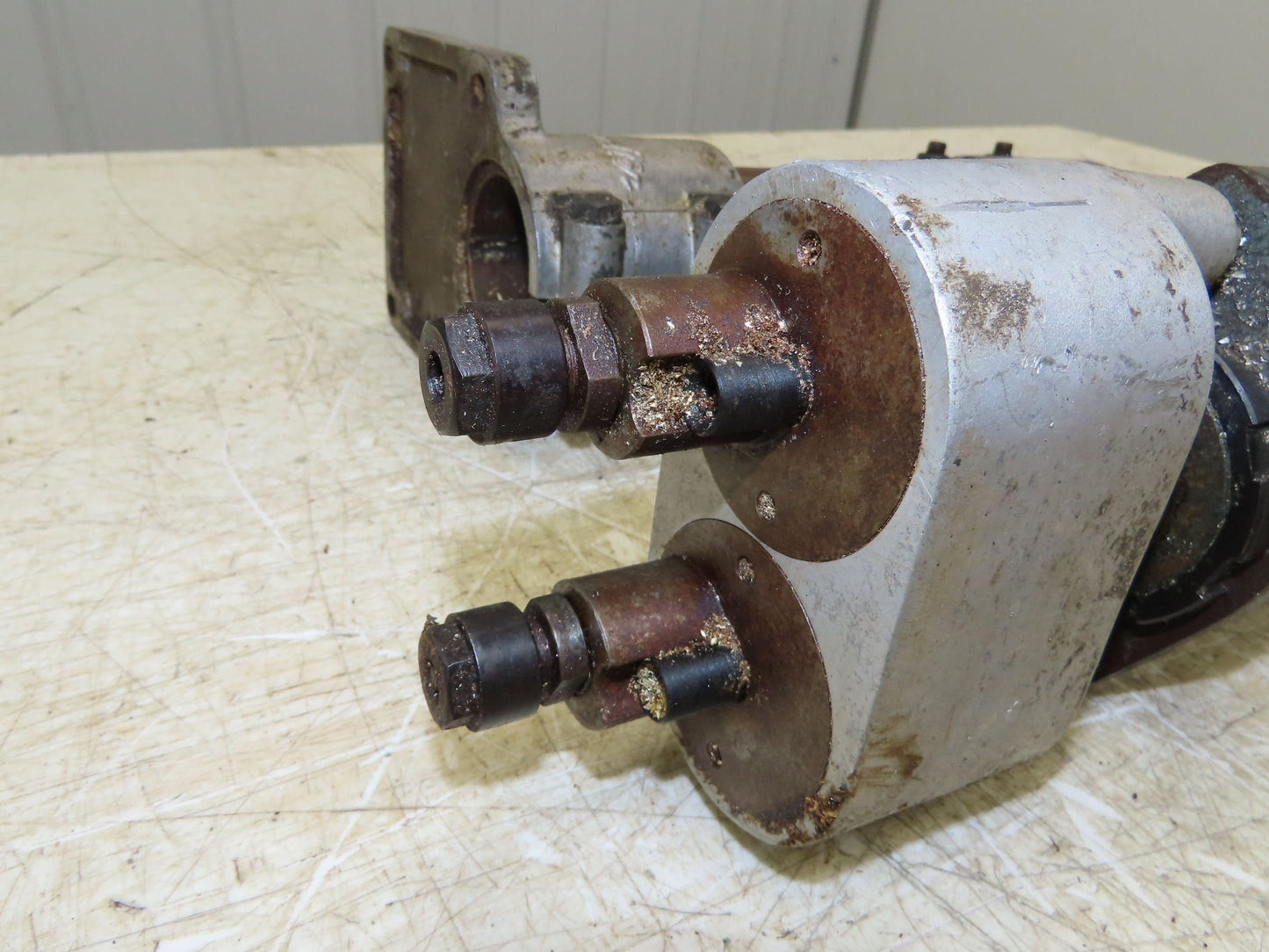 Desoutter AFD 5000 Pneumatic Auto Feed 1/4" Drill Unit Double Drill Head w/Stand