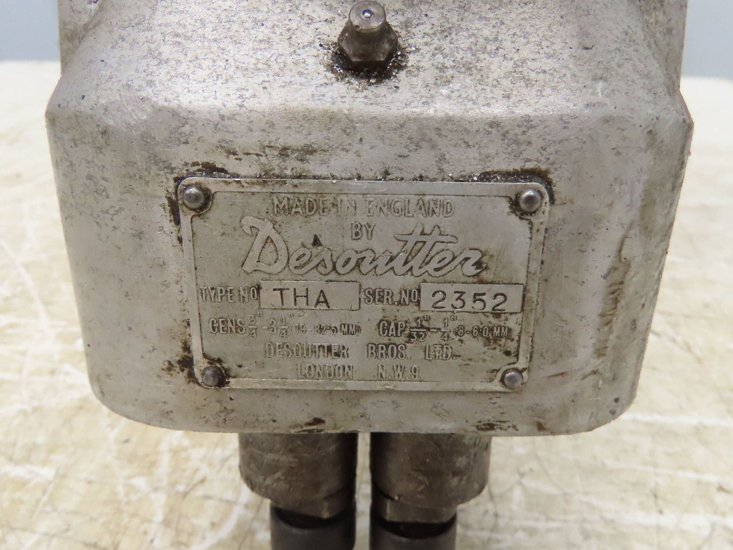 Desoutter AFD 5000 Pneumatic Auto Feed Drill Unit Double Drill Head Type THA