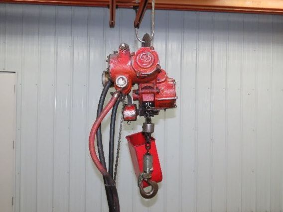 Chicago Pneumatic 1/4 Ton 500Lb Power Vane Air Chain Hoist 11' 6" Lift Pendant