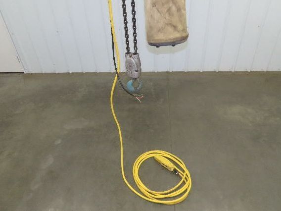 CM Lodestar RR Electric Chain Hoist 2 Ton 16 FPM 27' Lift 575 Volt 3PH