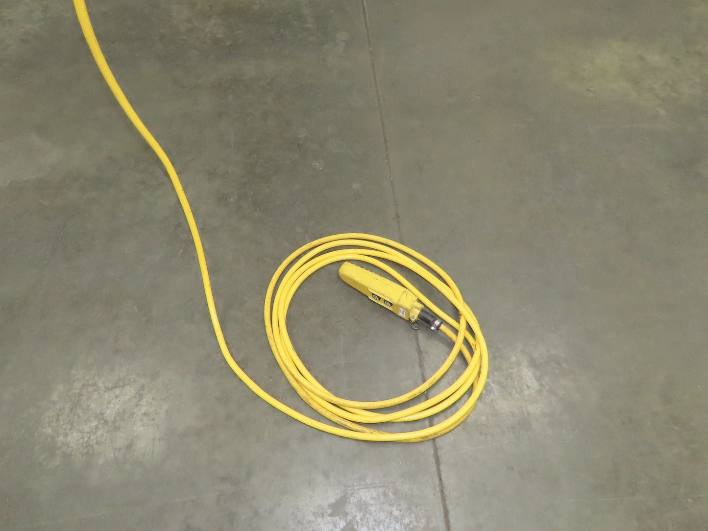 CM Lodestar RR Electric Chain Hoist 2 Ton 16 FPM 27' Lift 575 Volt 3PH