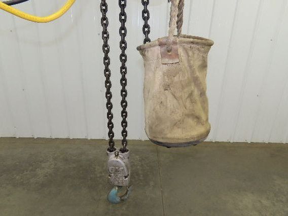 CM Lodestar RR Electric Chain Hoist 2 Ton 16 FPM 27' Lift 575 Volt 3PH