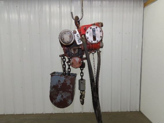 Chicago Pneumatic 1/4 Ton 500Lb Power Vane Air Chain Hoist 11' 2" Lift Pendant