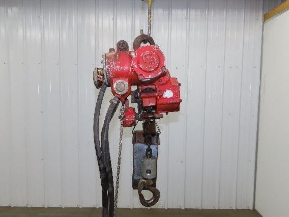 Chicago Pneumatic 1/4 Ton 500Lb Power Vane Air Chain Hoist 11' 2" Lift Pendant