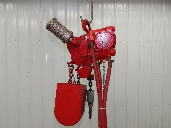 Chicago Pneumatic 1/4 Ton 500Lb Power Vane Air Chain Hoist 10' 2" Lift Pendant