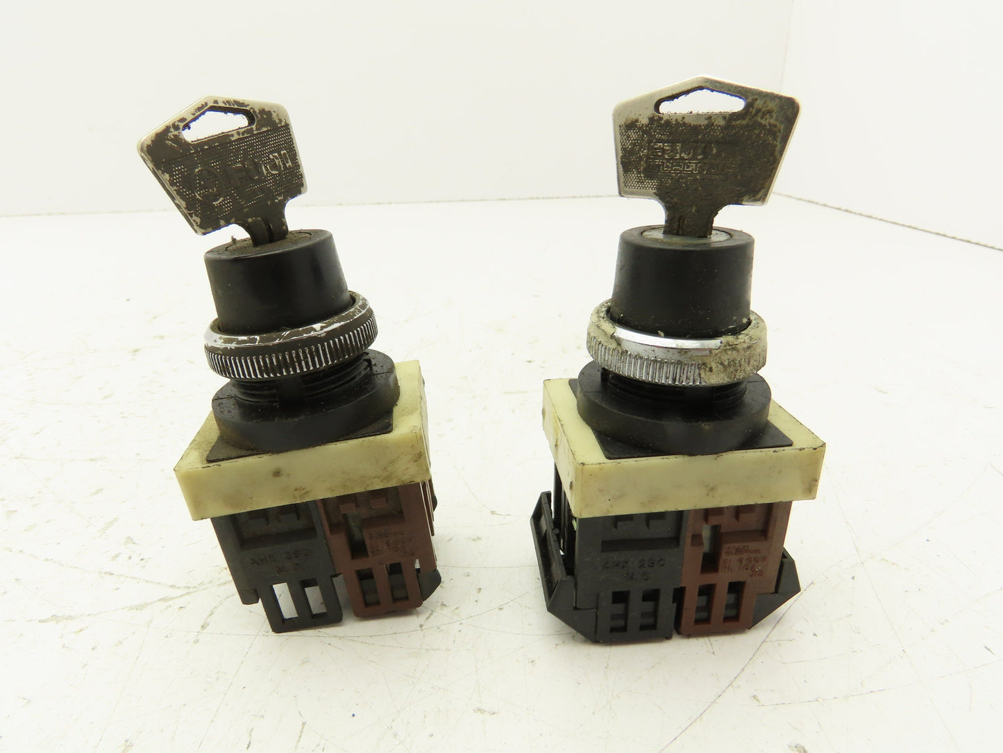 Fuji Electric AH25-12 Keyed 2-Position Selector Switch Lot of 2