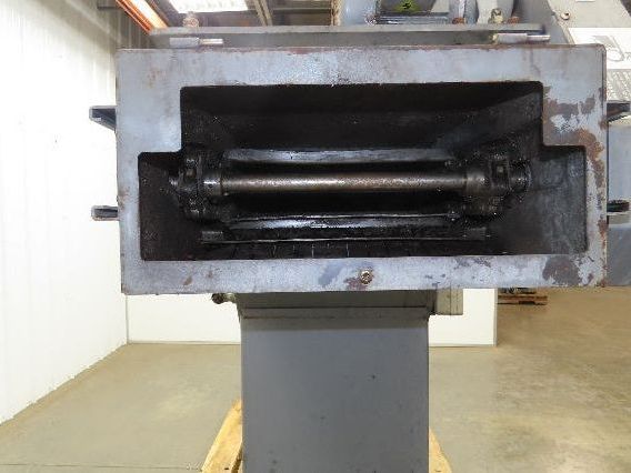 Shin Myung Magnetic Chip Conveyor with Drag Chain Scraper 14"x51" Infeed 220V