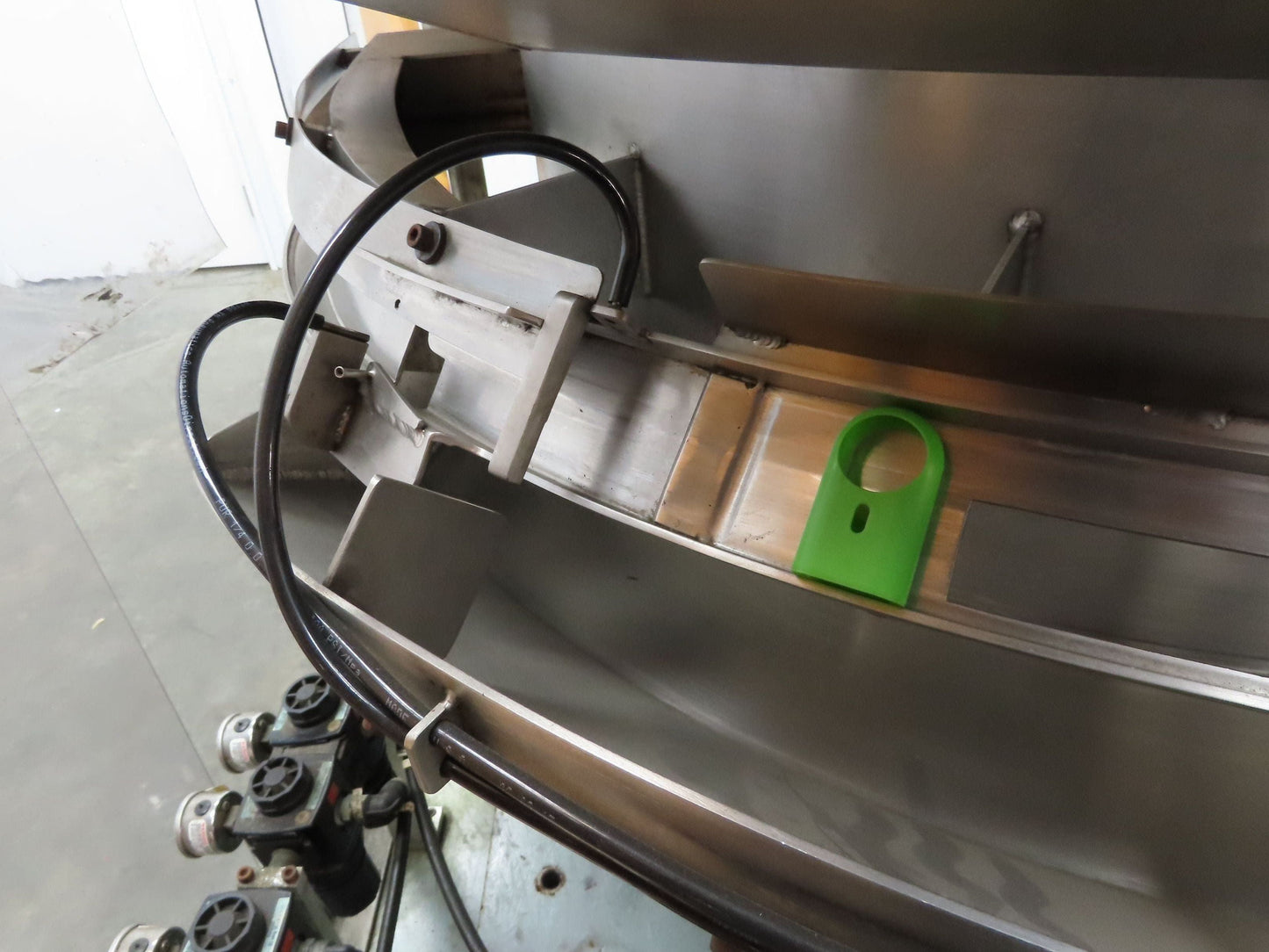 Vibracraft Vibratory Parts Feeder 36" Stainless Bowl Bottle Cap Sorter 115V