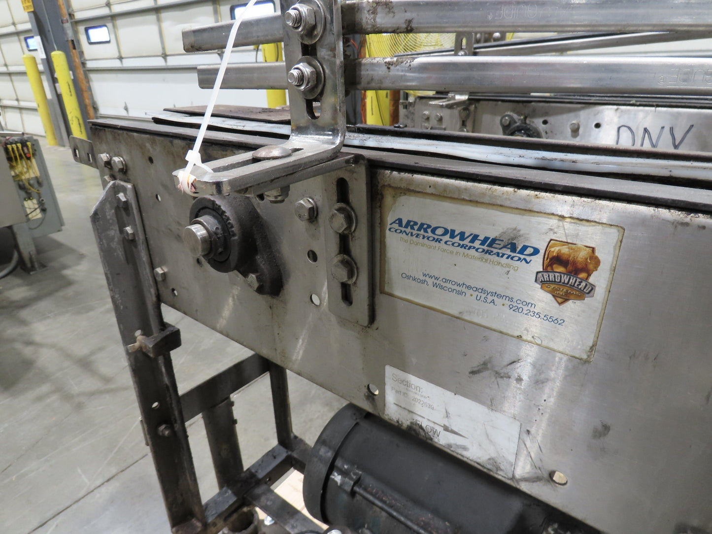 Arrowhead 3.25" Tabletop Stainless Bottle Conveyor 2-Belt Transfer 48" Drive