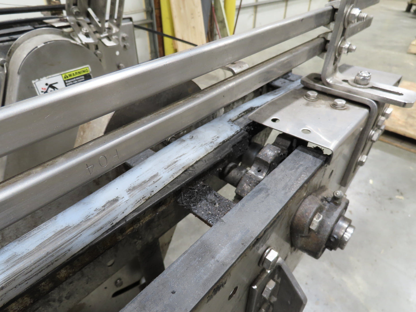 Arrowhead 3.25" Tabletop Stainless Bottle Conveyor 2-Belt Transfer 48" Drive