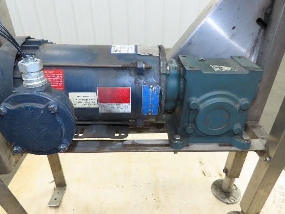 Arrowhead 3.25" Tabletop Belt Stainless Bottle Conveyor 28" Drive 460V