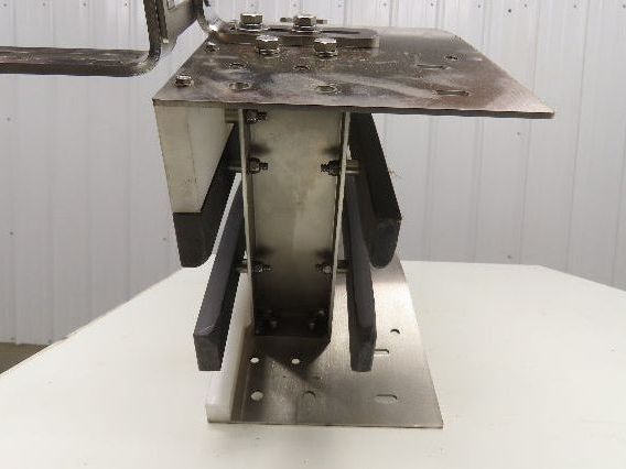 Arrowhead 10" Tabletop Belt Steel Bottle Conveyor 60° Curve 40"L x 7-5/8"H