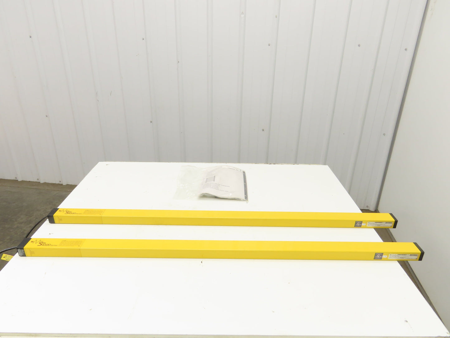 STI MS46-20-1215-R-FP Safety Light Curtain Transmitter/Receiver Set 48"