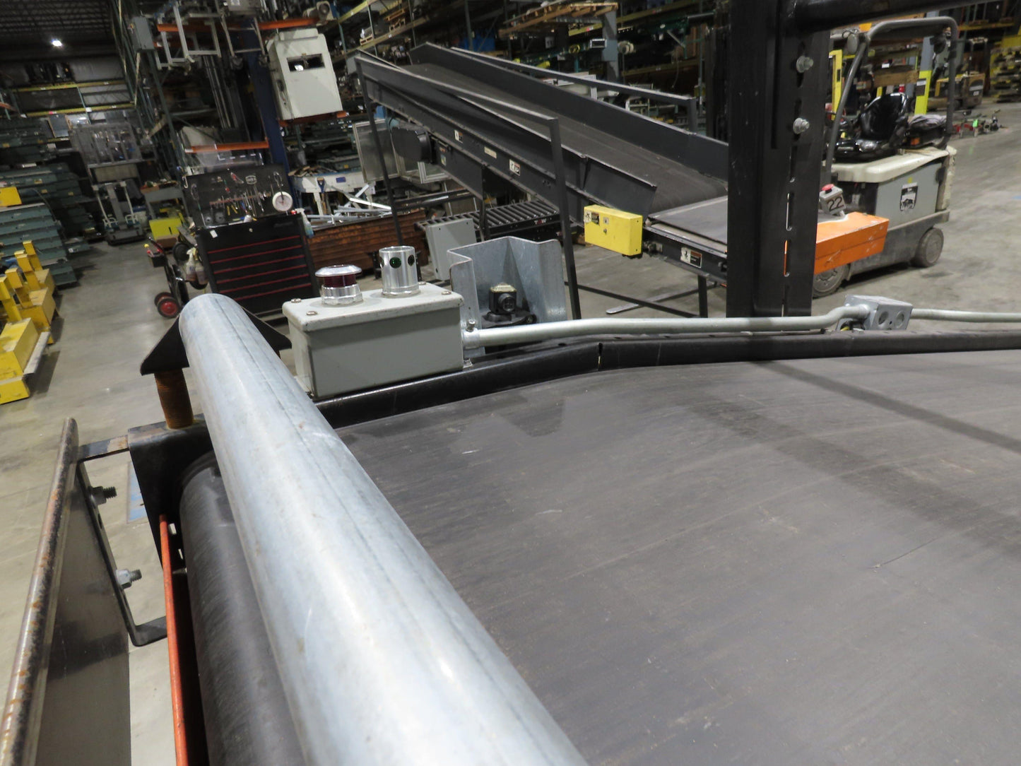 TGW CRUZ Incline Slider Bed 34" Belt Conveyor Variable Speed Drive 460V 17' 8"L