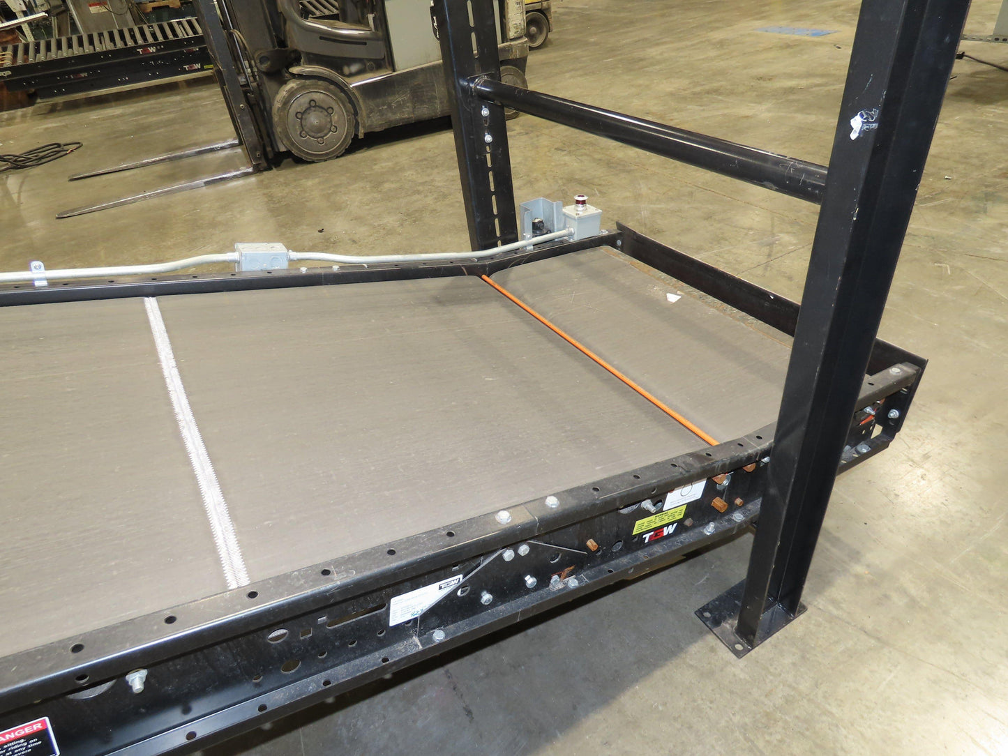 TGW CRUZ Incline Slider Bed 34" Belt Conveyor Variable Speed Drive 460V 17' 8"L