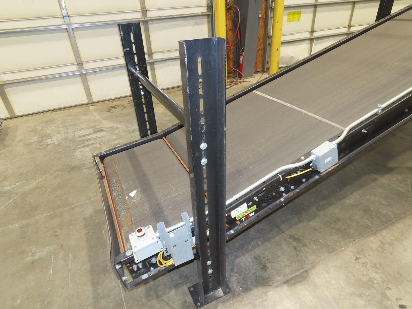 TGW CRUZ Incline Slider Bed 34" Belt Conveyor Variable Speed Drive 460V 17' 8"L