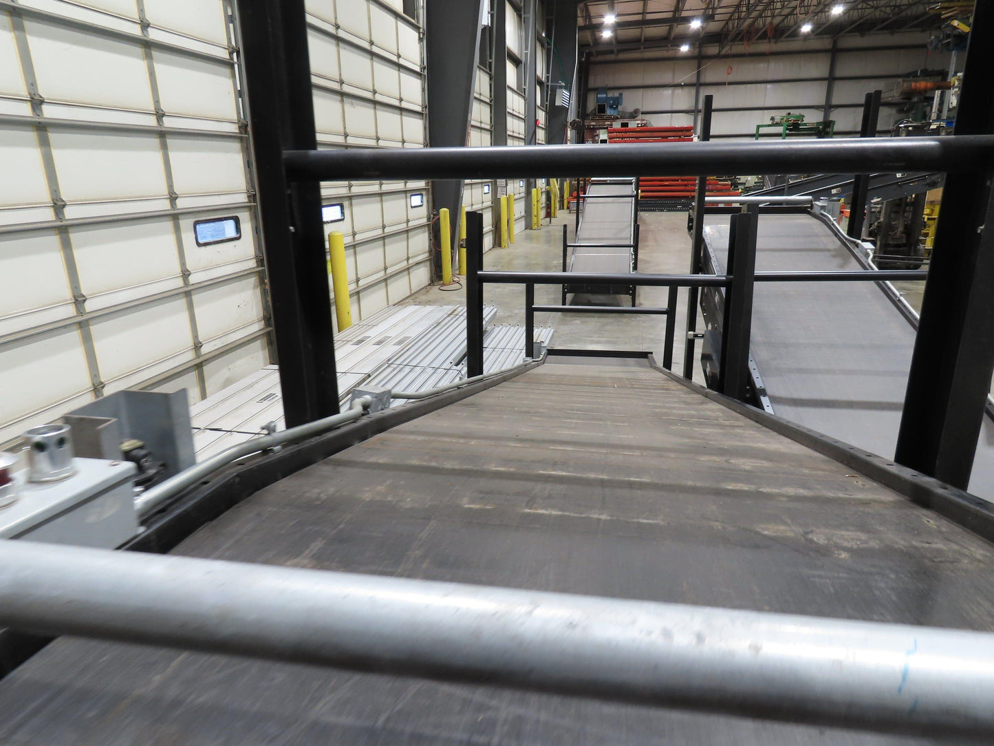 TGW CRUZ Incline Slider Bed 34" Belt Conveyor Variable Speed Drive 460V 17' 8"L