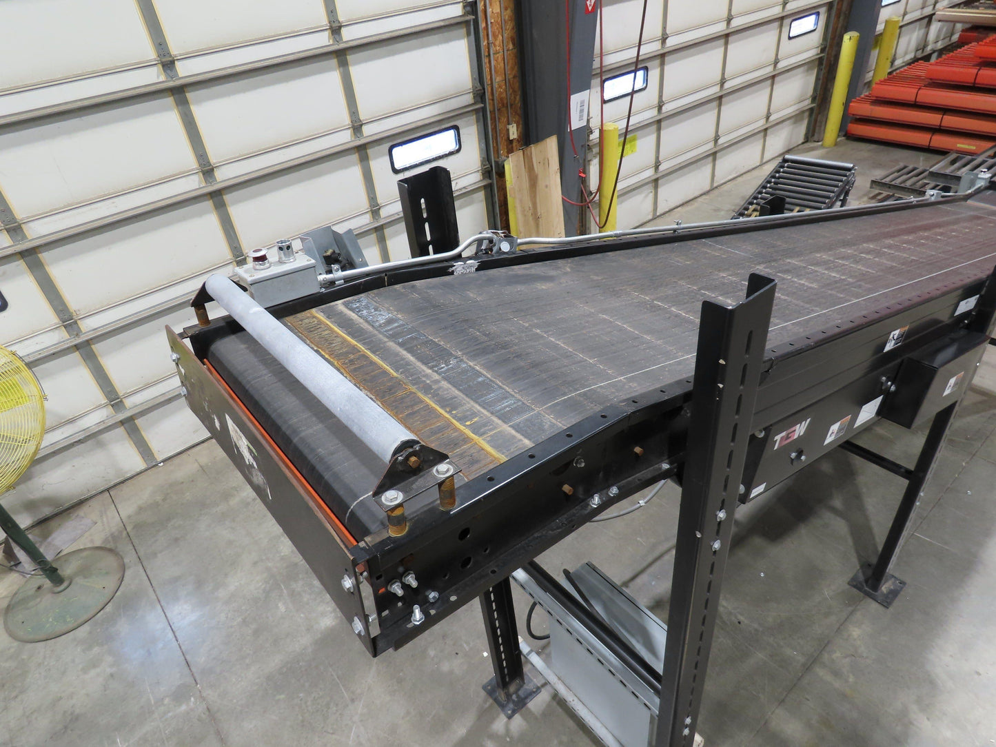 TGW CRUZ Incline Slider Bed 28" Belt Conveyor Variable Speed Drive 460V 17' 8"L