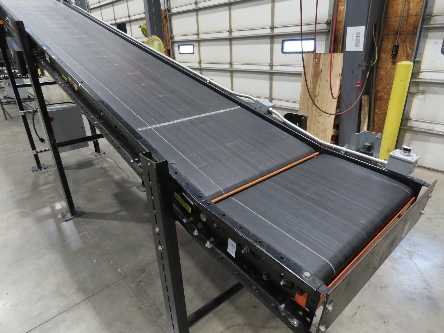 TGW CRUZ Incline Slider Bed 28" Belt Conveyor Variable Speed Drive 460V 17' 8"L