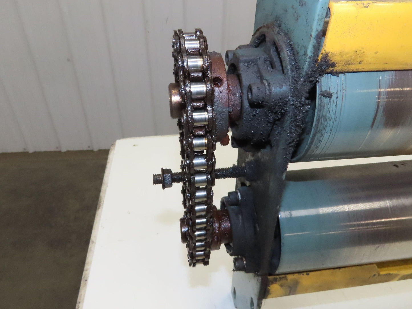 Hytrol 30" Belt Conveyor Flat to Incline Feeder Transition Pulley Chain Drive