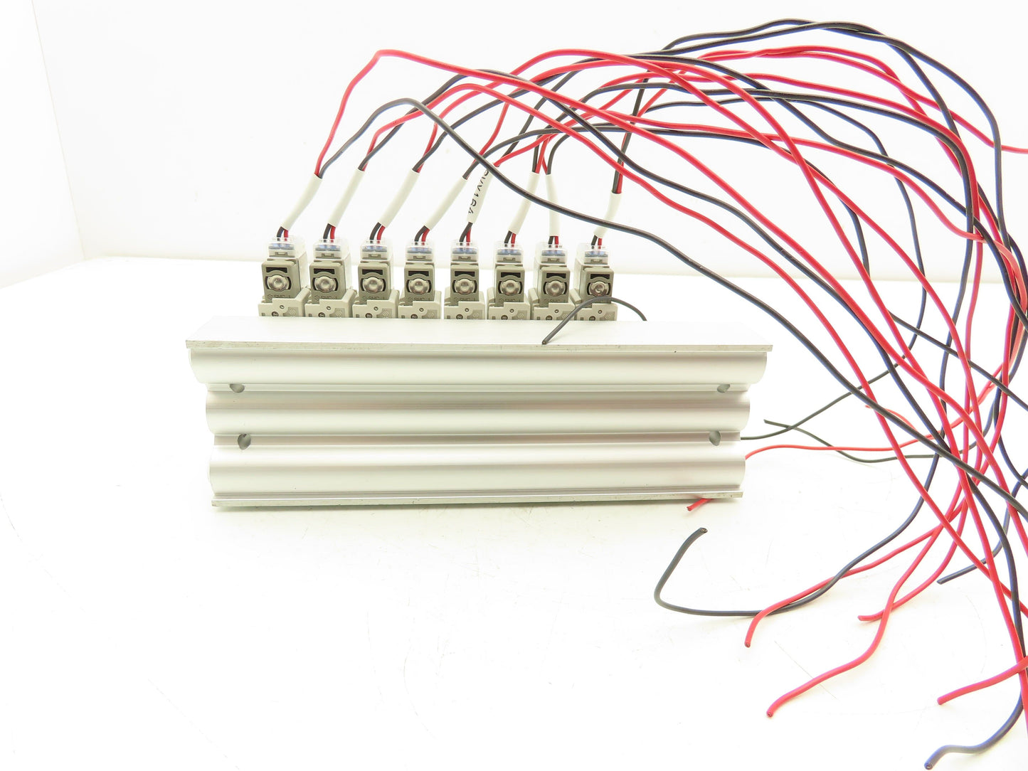 SMC SY5120-5HZ-C6 Pneumatic 10-Station Manifold 5/2 Solenoid Valves 24VDC 1/4"