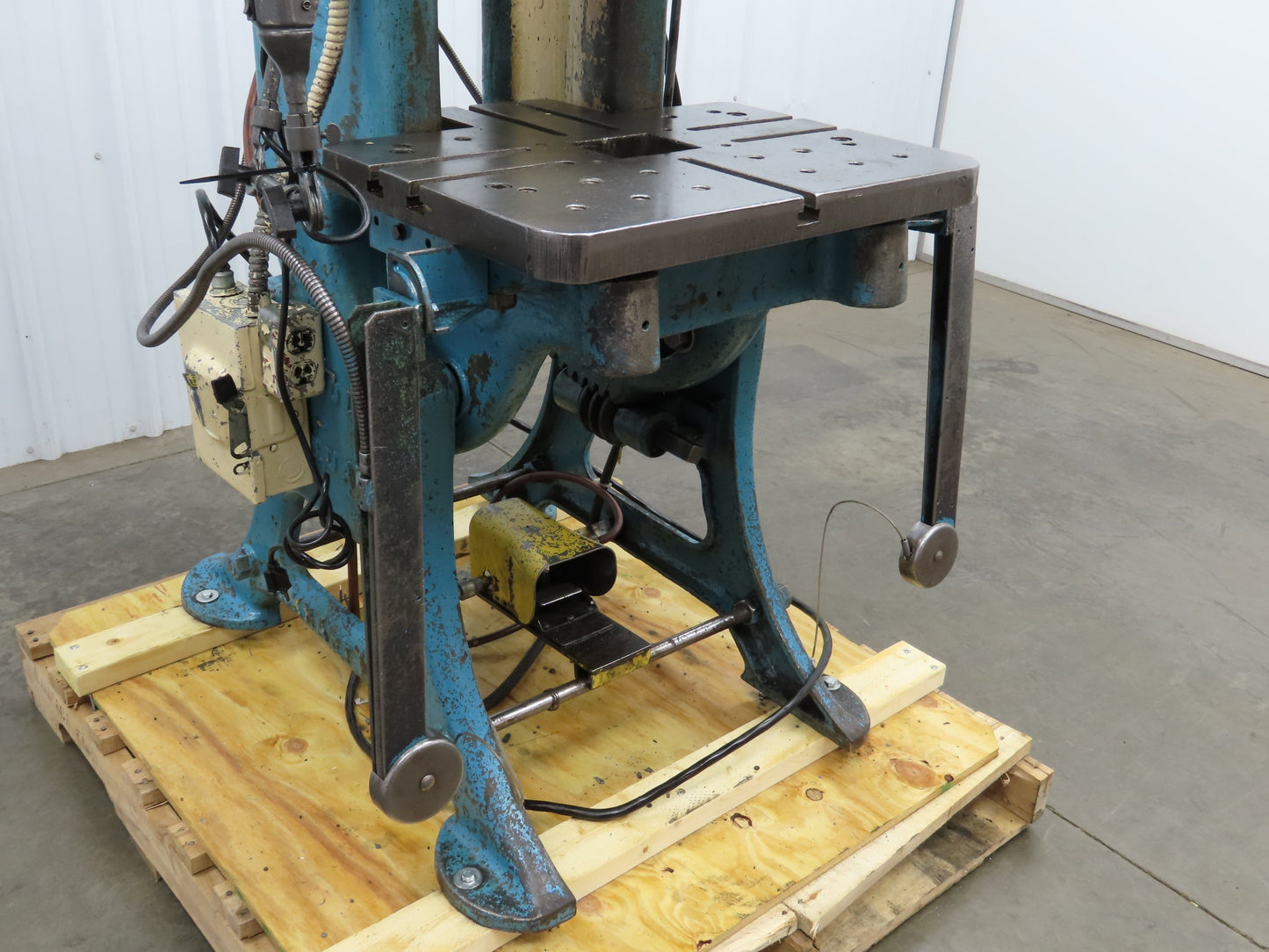 L&J No 3 Mechanical OBI Punch Press 22 Ton 4" Stroke 7" Throat 3Hp 3Ph 220/440V