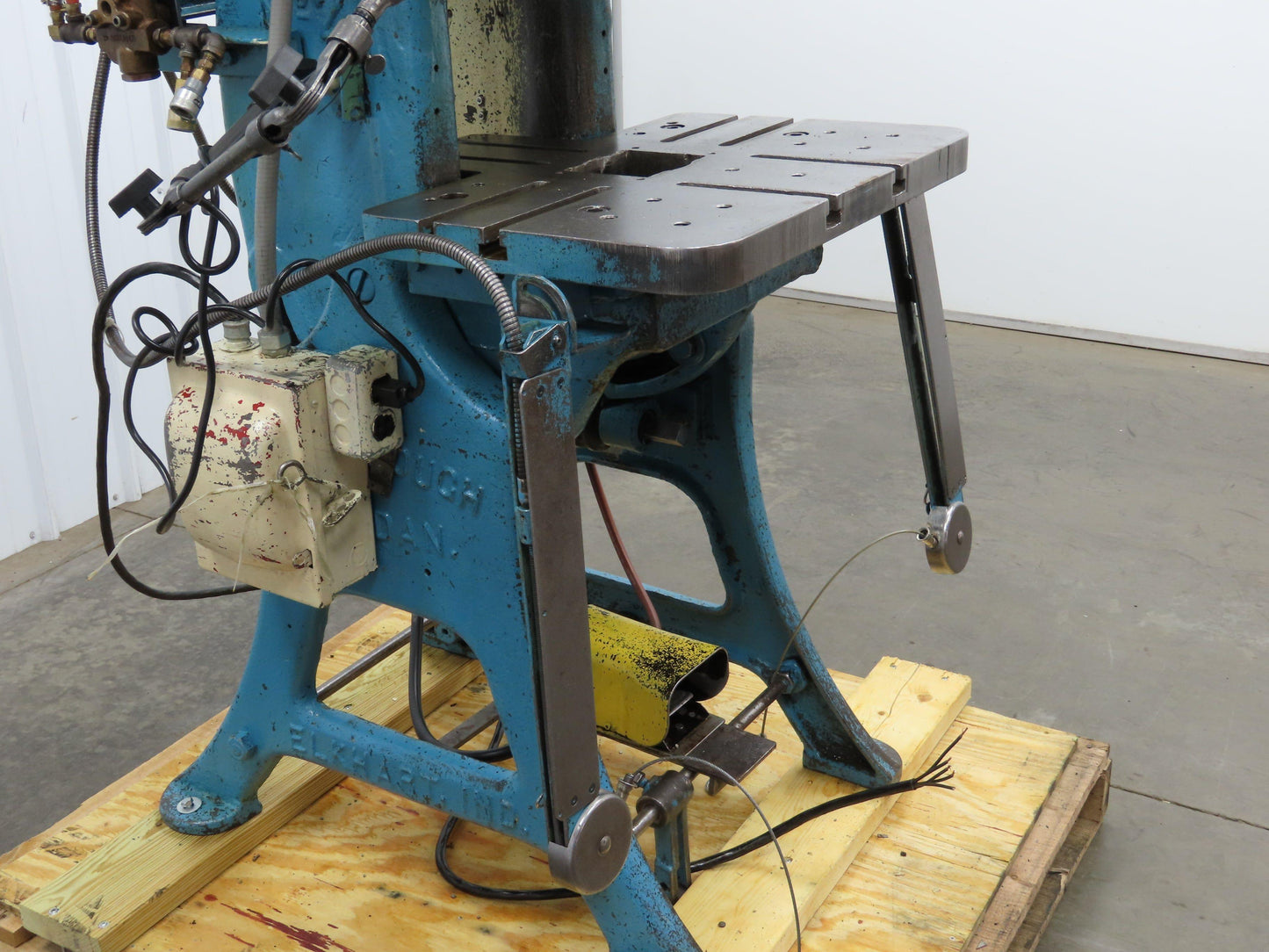 L&J No 2 Mechanical OBI Punch Press 18 Ton 2" Stroke 6" Throat 1.5Hp 3Ph