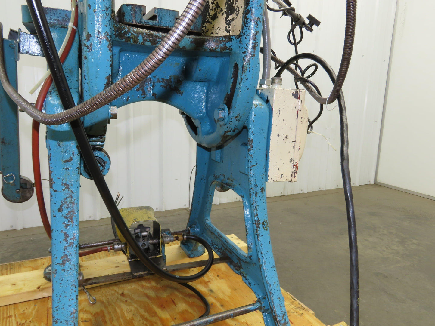 L&J No 2 Mechanical OBI Punch Press 18 Ton 2" Stroke 6" Throat 1.5Hp 3Ph